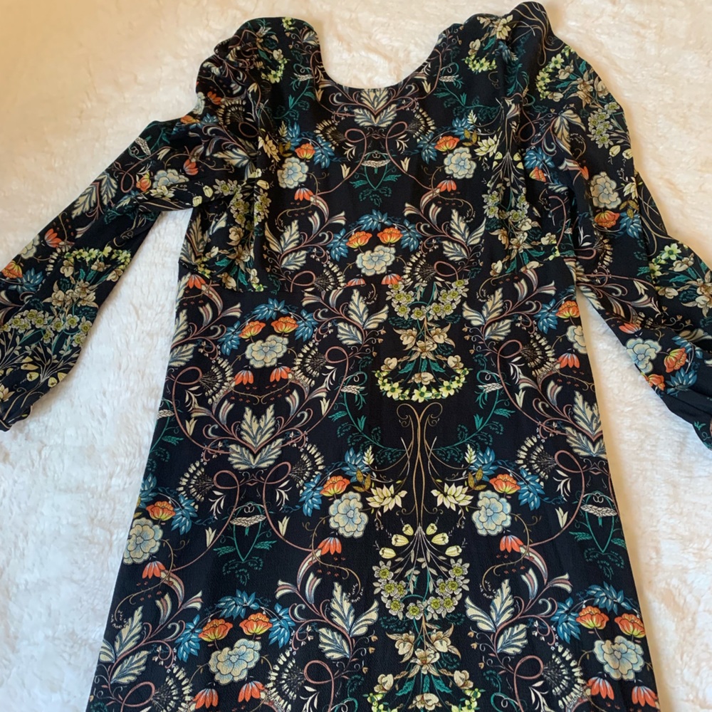 Zara Midi dress, classic pattern, very flattering since fabric stretches nicey